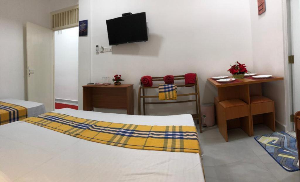 Hotel Wish Seaside, Near Durdans & Vasan Eye Care Hospital, 3 Colombo